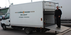 Lätt lastbil för transporter